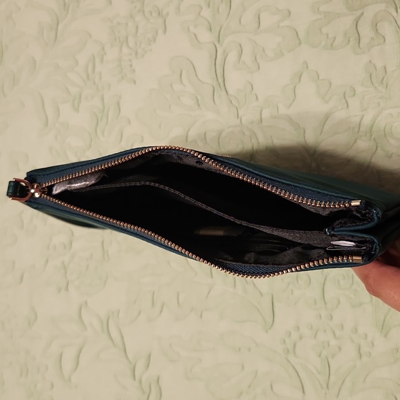 Kate Spade New York Chelsea Medium Wristlet Pouch in Dark Green - Picture 7 of 8